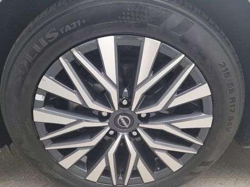 Used 2025 Nissan Altima 2.5 SV FWD image 31