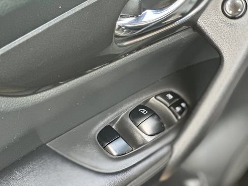 Used 2018 Nissan Rogue S AWD/4WD image 11