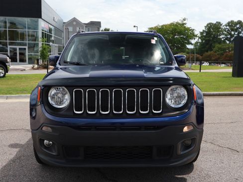 Used 2018 Jeep Renegade Latitude FWD image 8