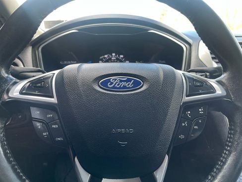 Used 2017 Ford Fusion SE w/ Equipment Group 202A AWD/4WD image 22