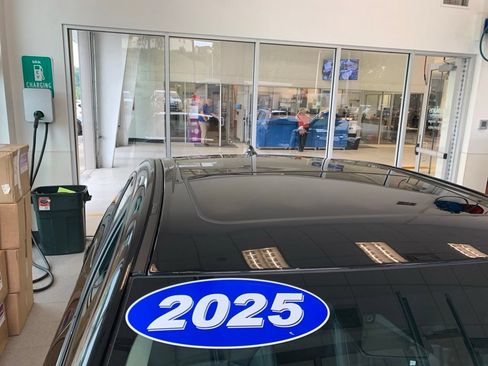 Used 2025 Subaru Legacy Limited AWD/4WD image 24