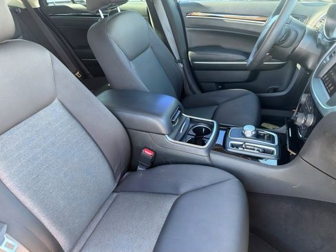 Used 2023 Chrysler 300 Touring w/ Sport Appearance Package image 11