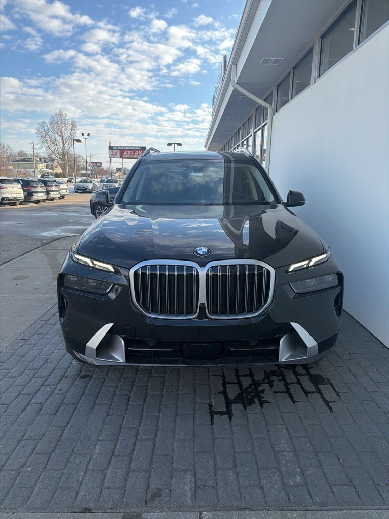 New 2026 BMW X7 xDrive40i w/ Premium Package AWD/4WD image 2