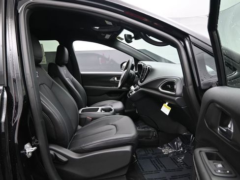 New 2026 Chrysler Pacifica Select image 27