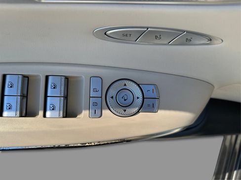 Used 2022 Genesis GV70 3.5T Sport w/ Sport Advanced Package AWD/4WD image 35