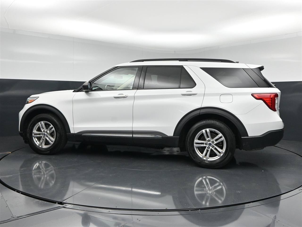 Used 2021 Ford Explorer XLT w/ Equipment Group 202A RWD image 8