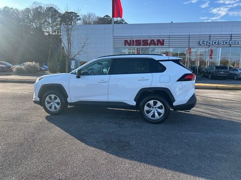 Used 2021 Toyota RAV4 LE image 6