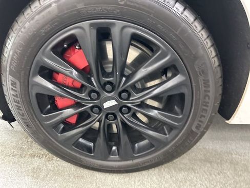 Used 2024 Cadillac XT6 Sport w/ LPO, ONYX Package image 32