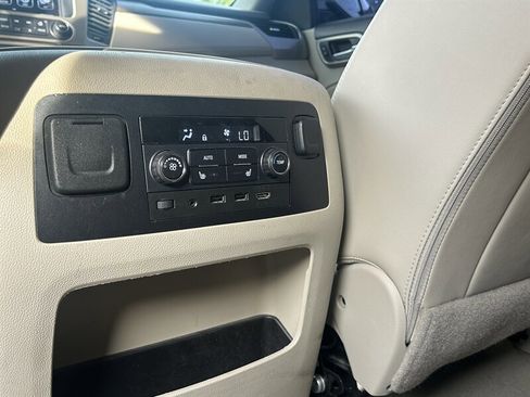 Used 2018 GMC Yukon Denali w/ Denali Ultimate Package image 24