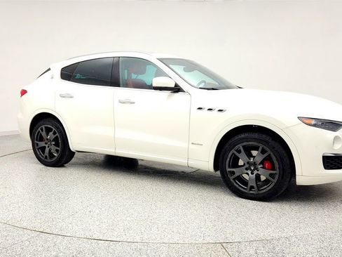 Used 2019 Maserati Levante GranLusso image 3