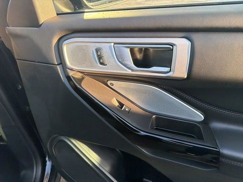 Used 2023 Ford Explorer Platinum w/ Technology Package image 30