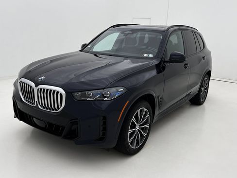 Used 2024 BMW X5 xDrive40i w/ M Sport Package AWD/4WD image 4