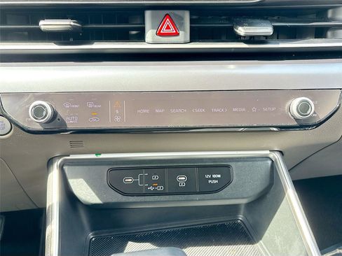 Used 2025 Kia Carnival FWD image 16