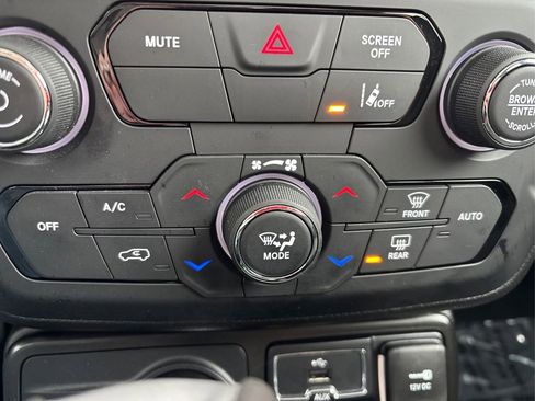 Used 2023 Jeep Renegade Latitude w/ Sun/Sound Group image 31