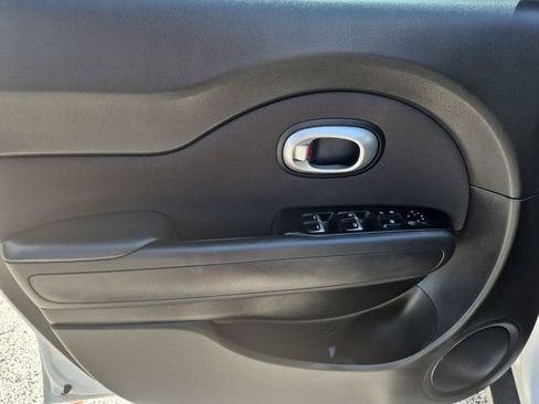 Used 2018 Kia Soul + FWD image 9