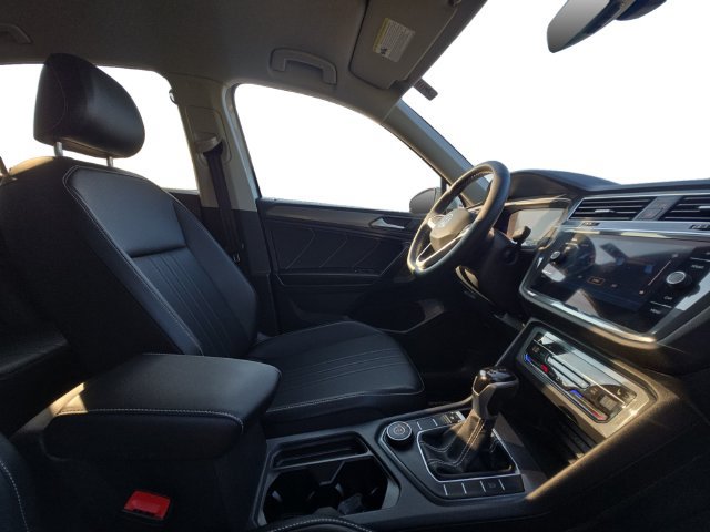 Used 2022 Volkswagen Tiguan SE AWD/4WD image 15