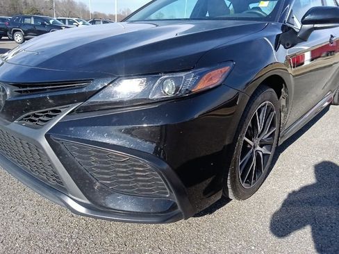 Used 2023 Toyota Camry SE image 9