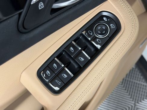 Used 2020 Porsche Macan S AWD/4WD image 22