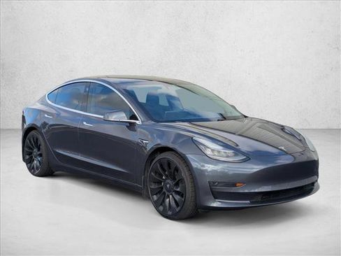 Used 2020 Tesla Model 3 Standard Range image 3