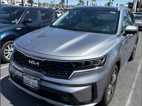 Certified 2023 Kia Sorento SX Prestige w/ Panoramic Sunroof Package AWD/4WD image 2