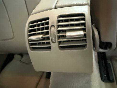 Used 2010 Mercedes-Benz E 550 Coupe image 28
