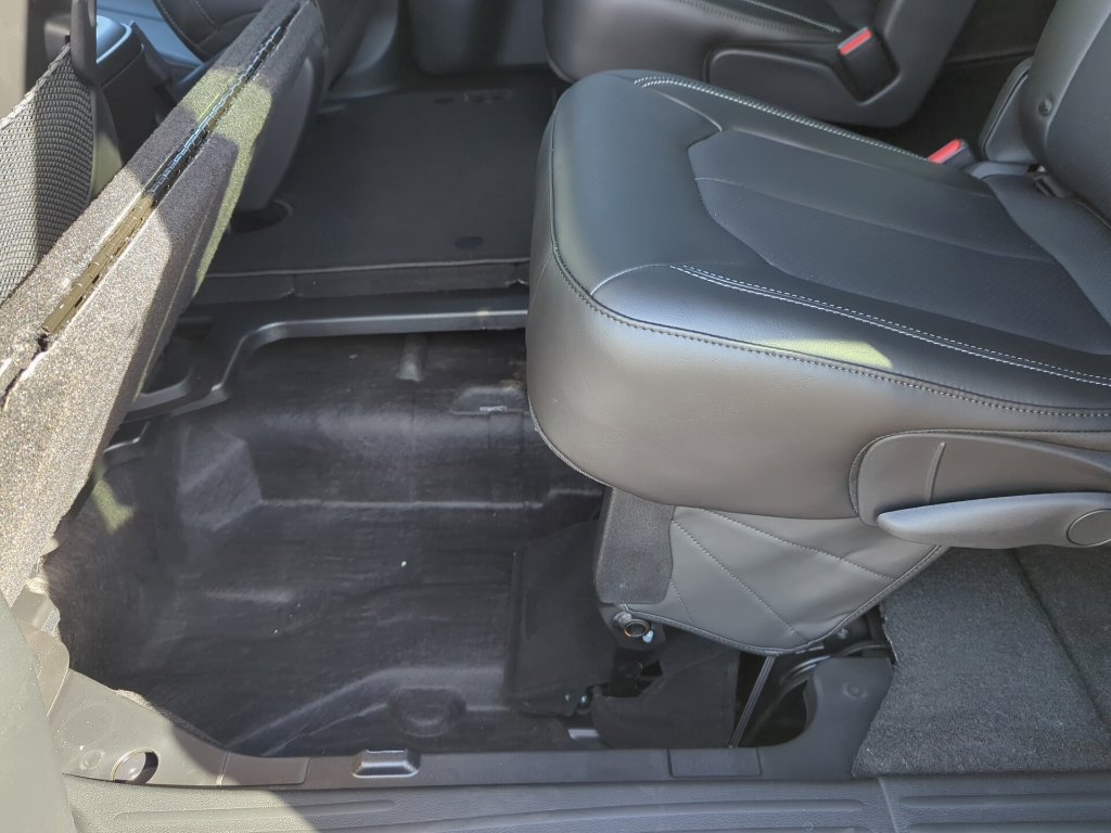 New 2027 Chrysler Pacifica Select AWD/4WD image 41