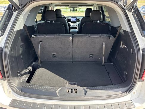 Used 2023 Ford Explorer XLT w/ Equipment Group 202A AWD/4WD image 10