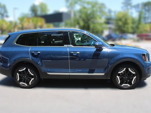 Certified 2024 Kia Telluride S w/ S Sunroof Package FWD image 14