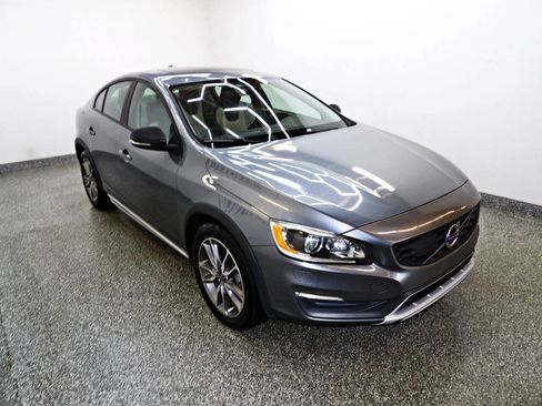 Used 2016 Volvo S60 T5 Cross Country Platinum AWD/4WD image 3