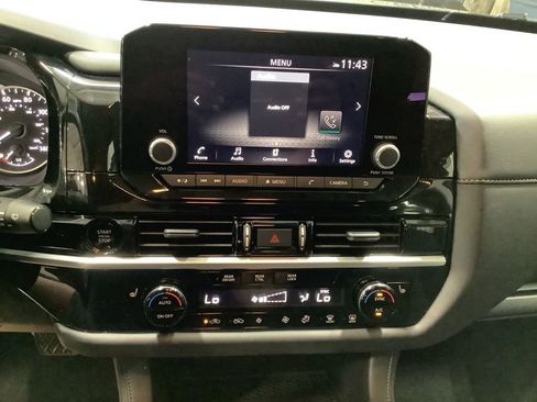 Used 2025 Nissan Pathfinder SV image 17