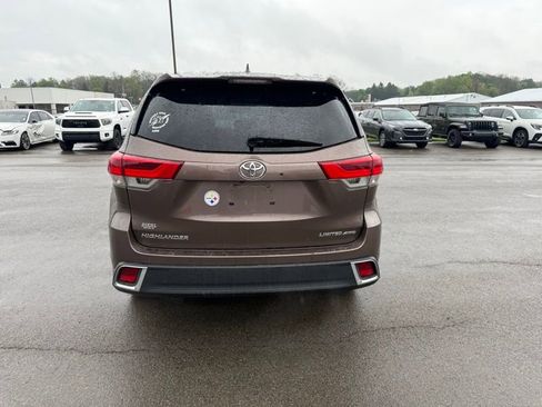 Used 2017 Toyota Highlander Limited AWD/4WD image 7