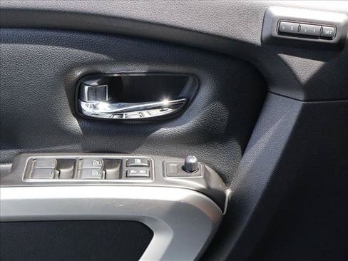 Used 2018 Nissan Titan S AWD/4WD image 12