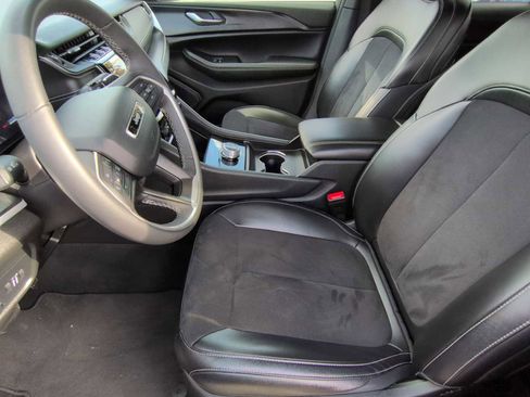 Used 2023 Jeep Grand Cherokee L Laredo image 10