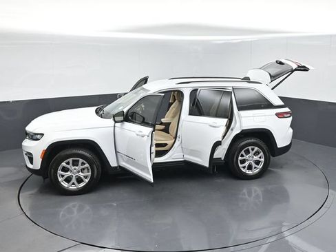 Used 2022 Jeep Grand Cherokee Limited AWD/4WD image 56