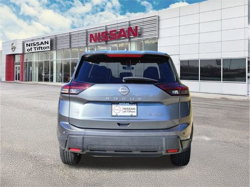 Certified 2024 Nissan Rogue SV image 5