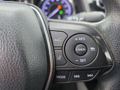 Used 2019 Toyota Camry LE image 21