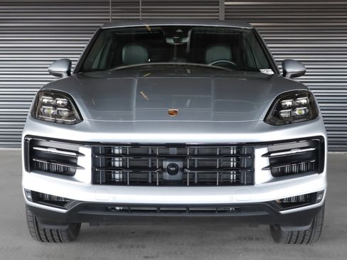 Certified 2024 Porsche Cayenne AWD/4WD image 8