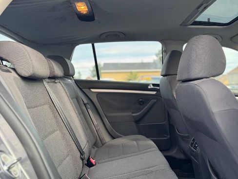 Used 2009 Volkswagen Rabbit S image 14