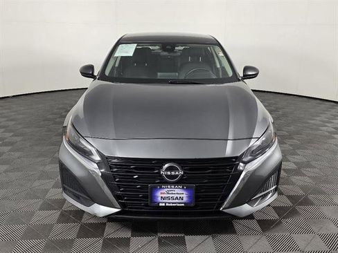Used 2024 Nissan Altima 2.5 SV FWD image 10