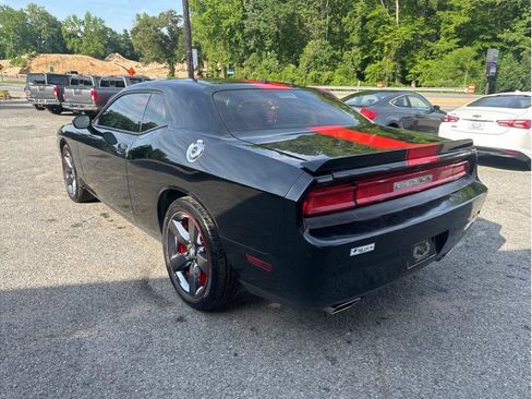 Used 2014 Dodge Challenger SXT RWD image 8
