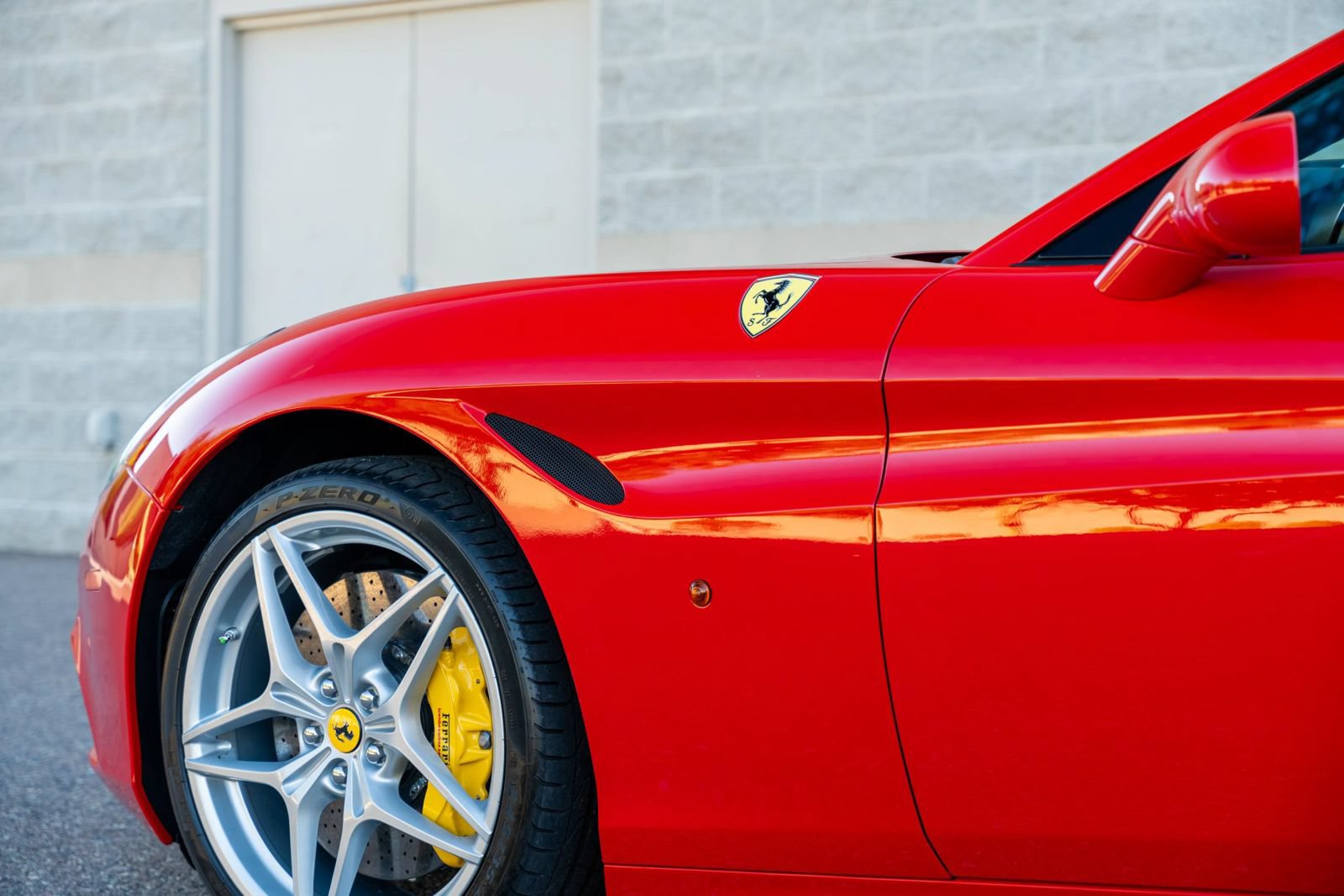 Used 2015 Ferrari California T RWD image 39