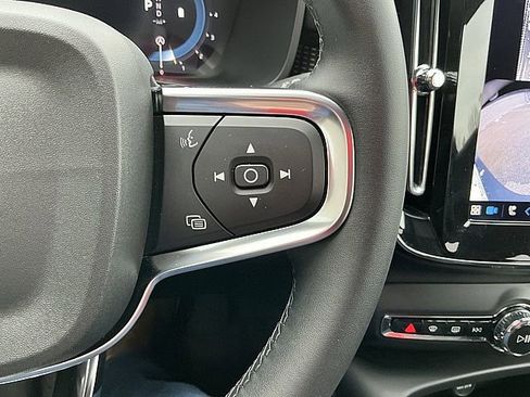 Certified 2025 Volvo XC40 B5 Plus image 30