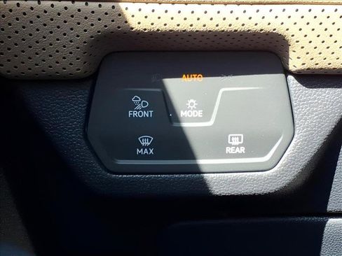 New 2026 Volkswagen Atlas Cross Sport SE image 22