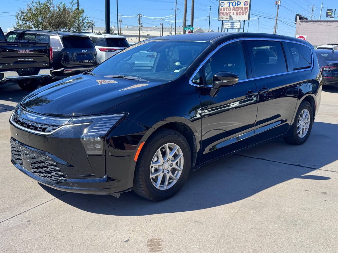 Used 2027 Chrysler Pacifica Select FWD image 1