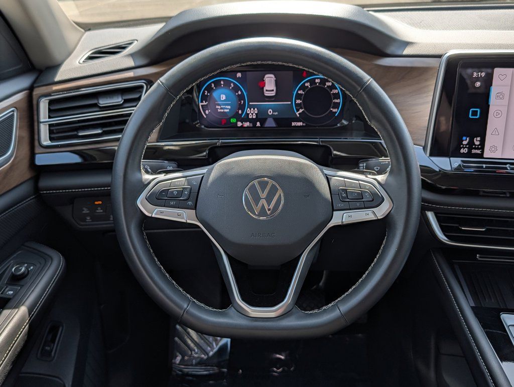 Used 2025 Volkswagen Atlas SE AWD/4WD image 34