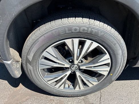 Certified 2021 Nissan Rogue SV w/ Premium Package AWD/4WD image 10