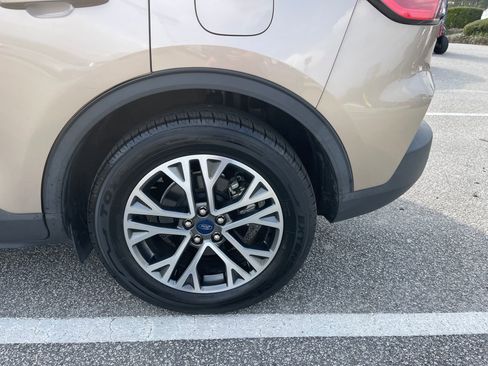 Used 2020 Ford Escape SEL image 9