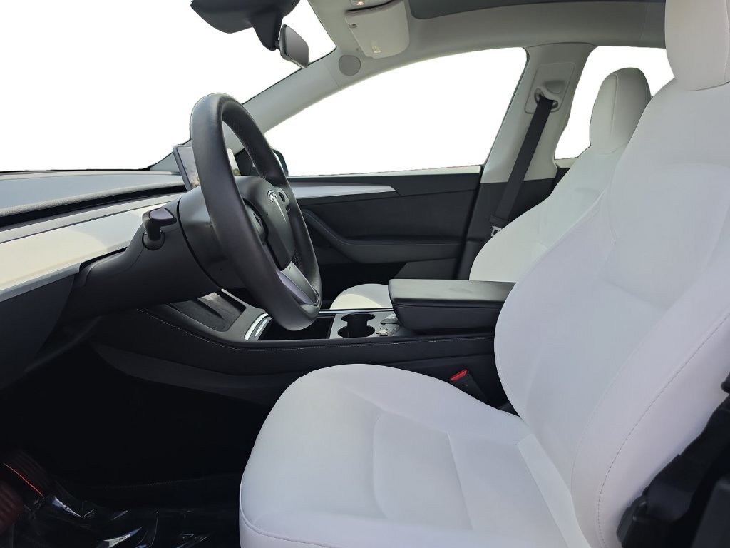 Used 2024 Tesla Model Y Long Range AWD/4WD image 9