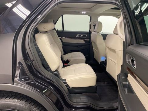Used 2019 Ford Explorer Platinum image 27