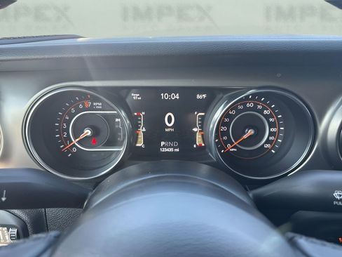 Used 2021 Jeep Gladiator Sport AWD/4WD image 23